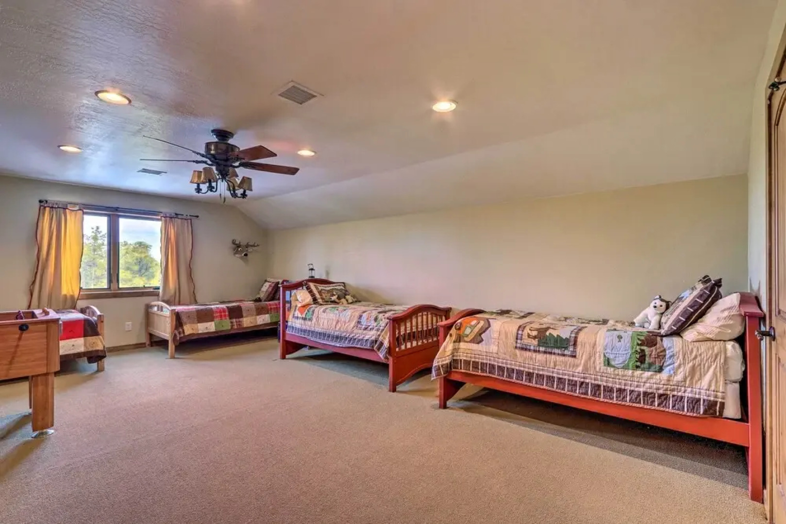 Furnished Deck + Fire Pit: Show Low Hideaway!