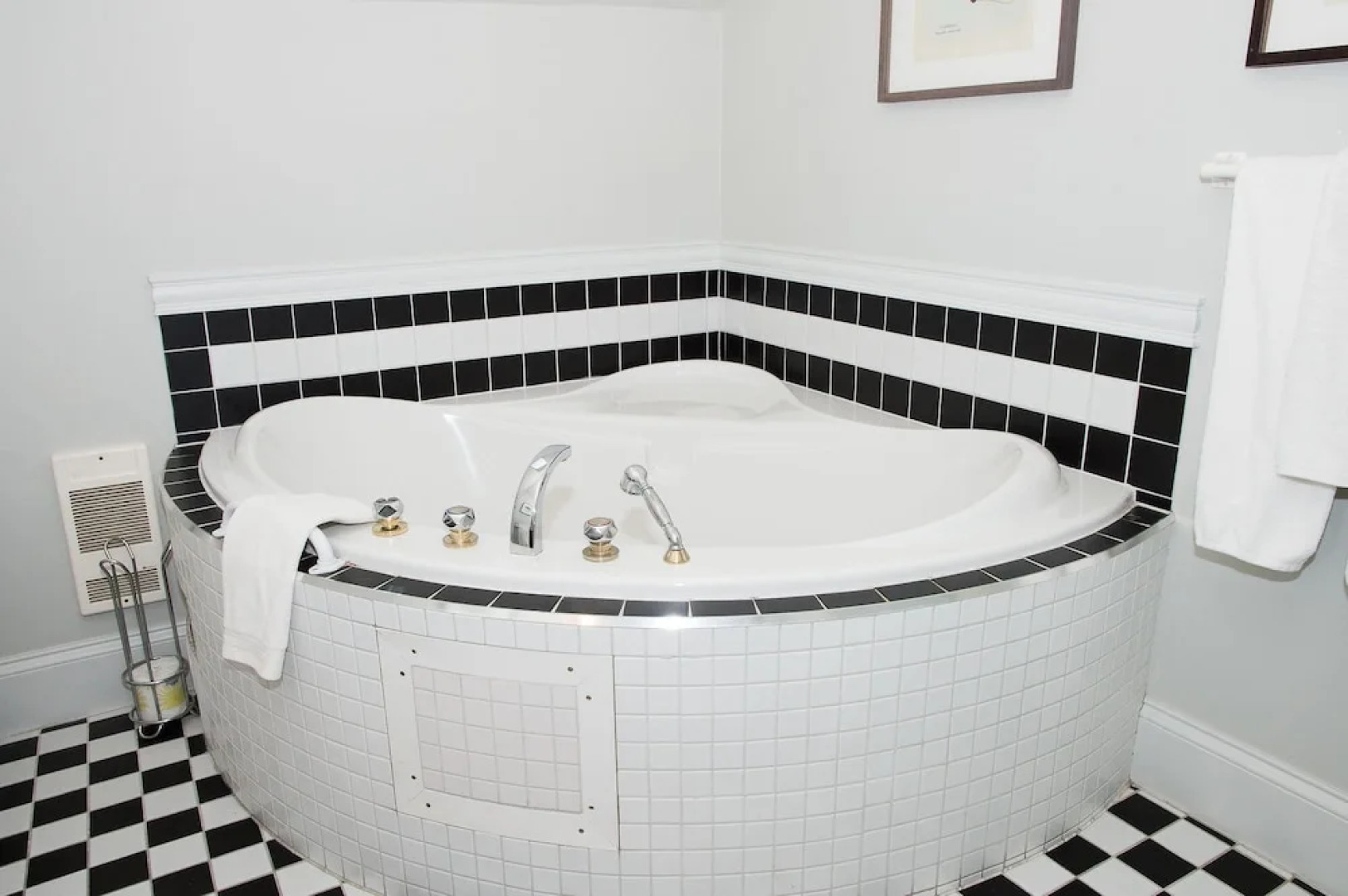 Salt Shaker Deli & Inn