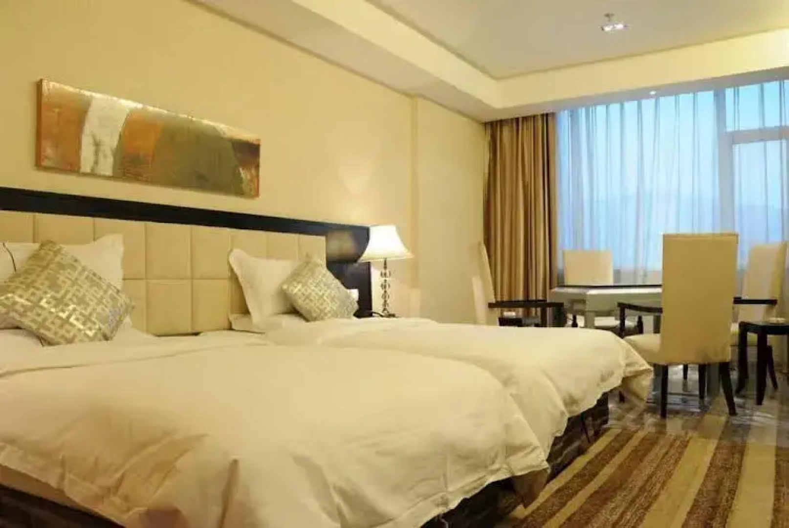 Lvliang Oriental Lily Hotel
