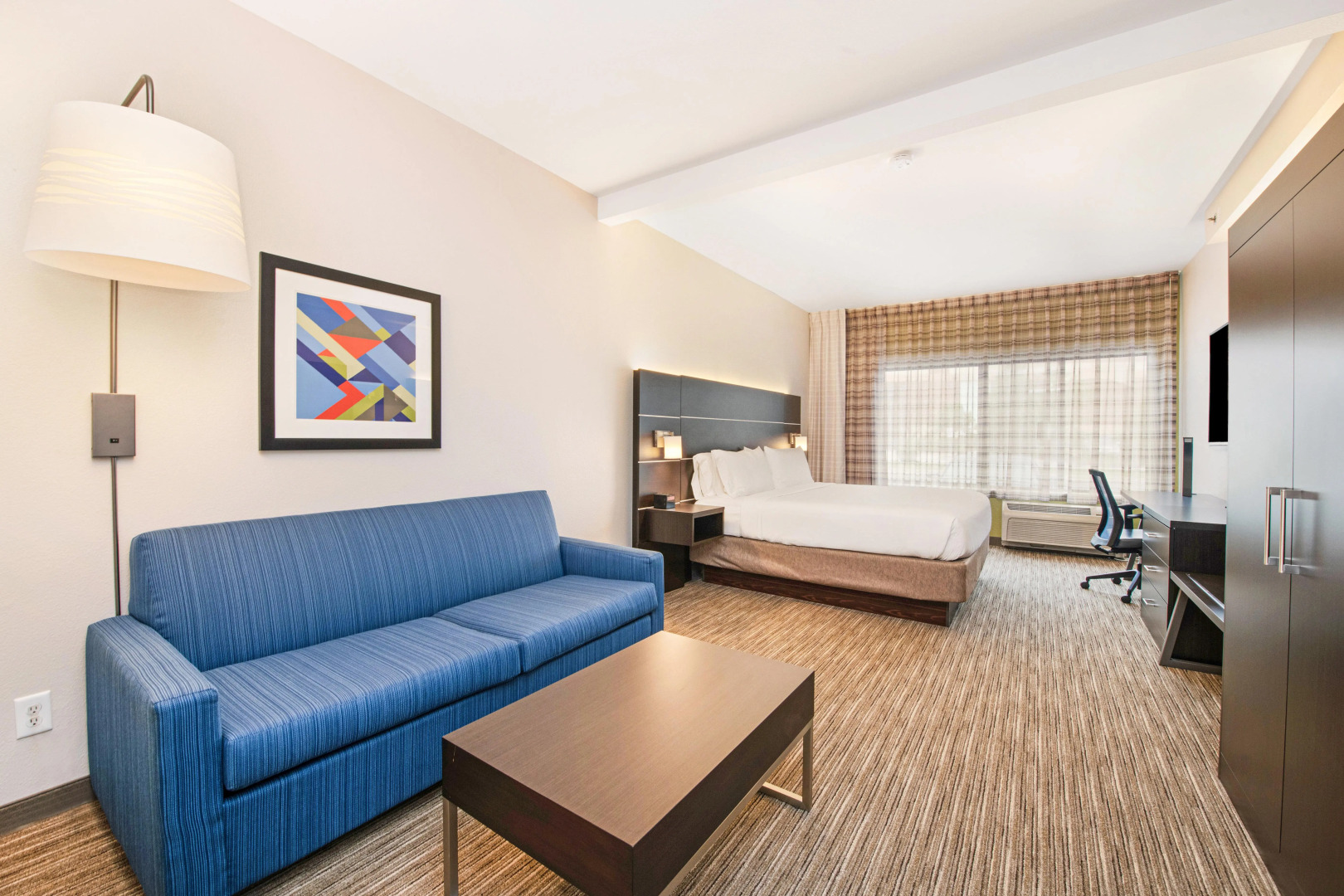 Holiday Inn Express & Suites Delafield by IHG