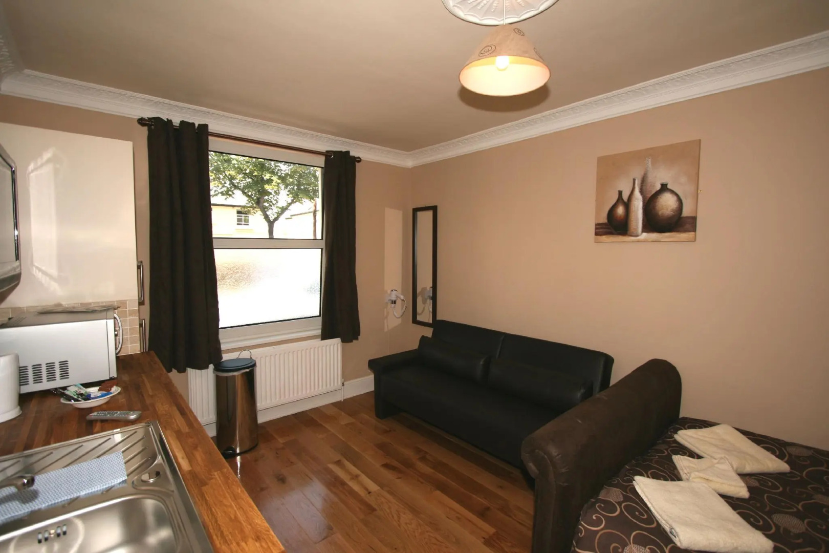 Central Studios Gloucester Road by Rooms Booked - Free Parking