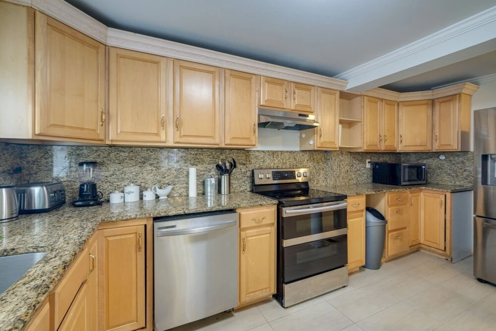 Spacious Triangle Townhome - Near Hiking & Golf!