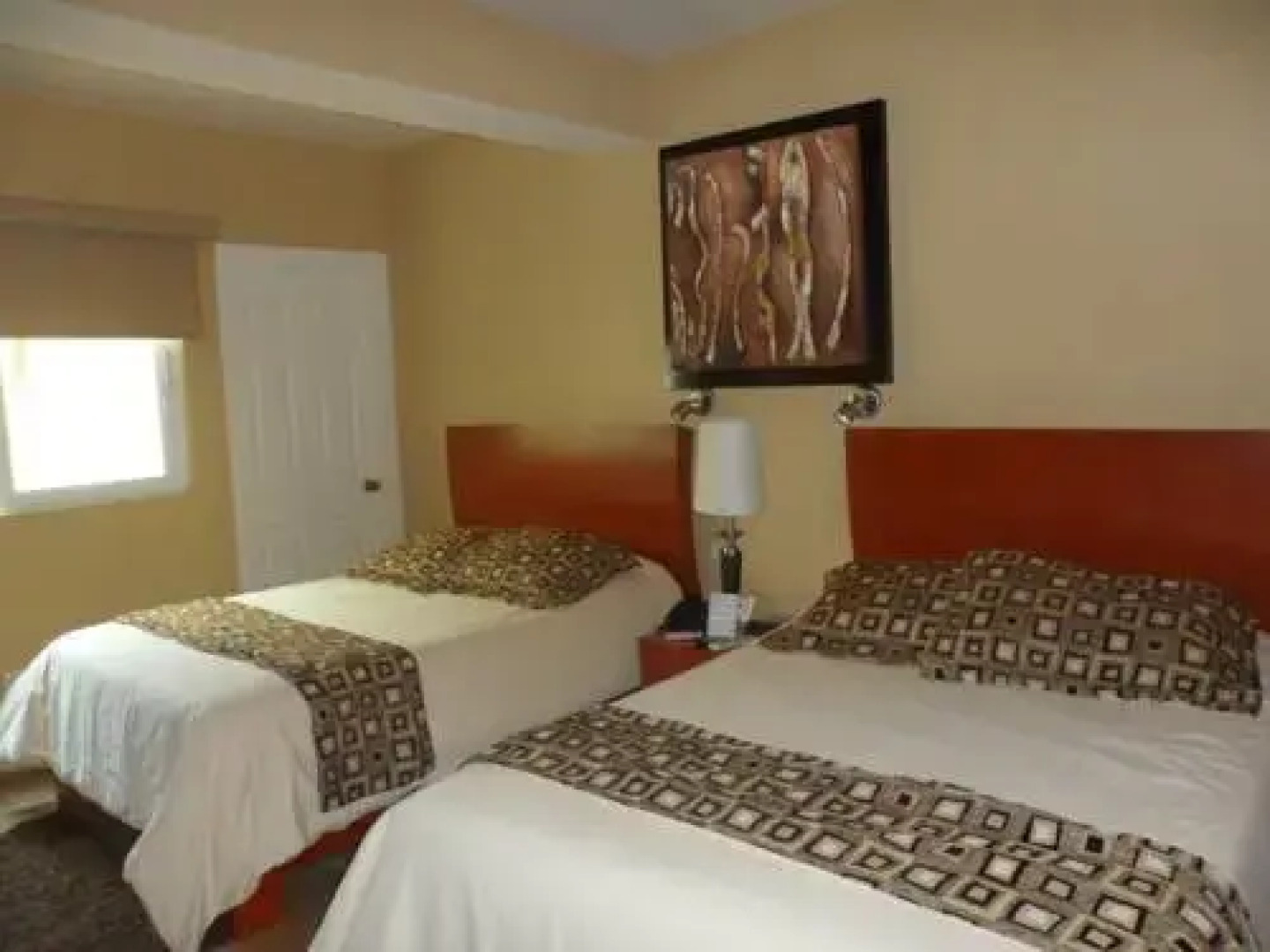 Los Pinos Casa-Habitación