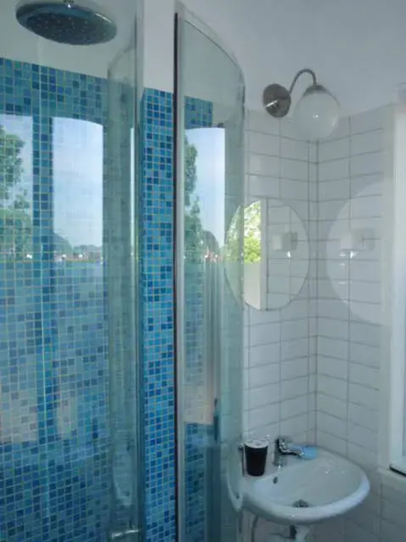 Gustav Bed & Kitchenette