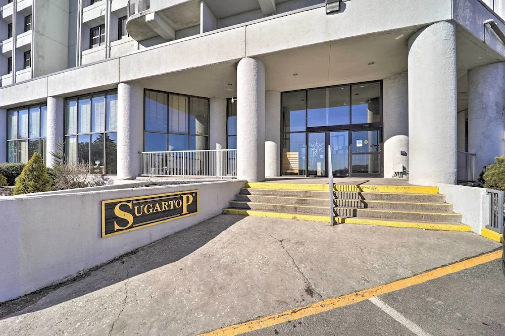 3 Mi to Skiing: Mtn-view Condo in Sugar Top Resort