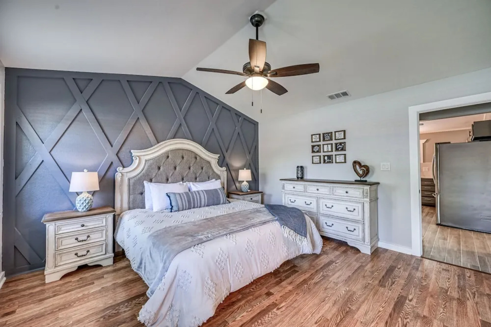 Wow! Exceptional House With Inviting Fire Pit!