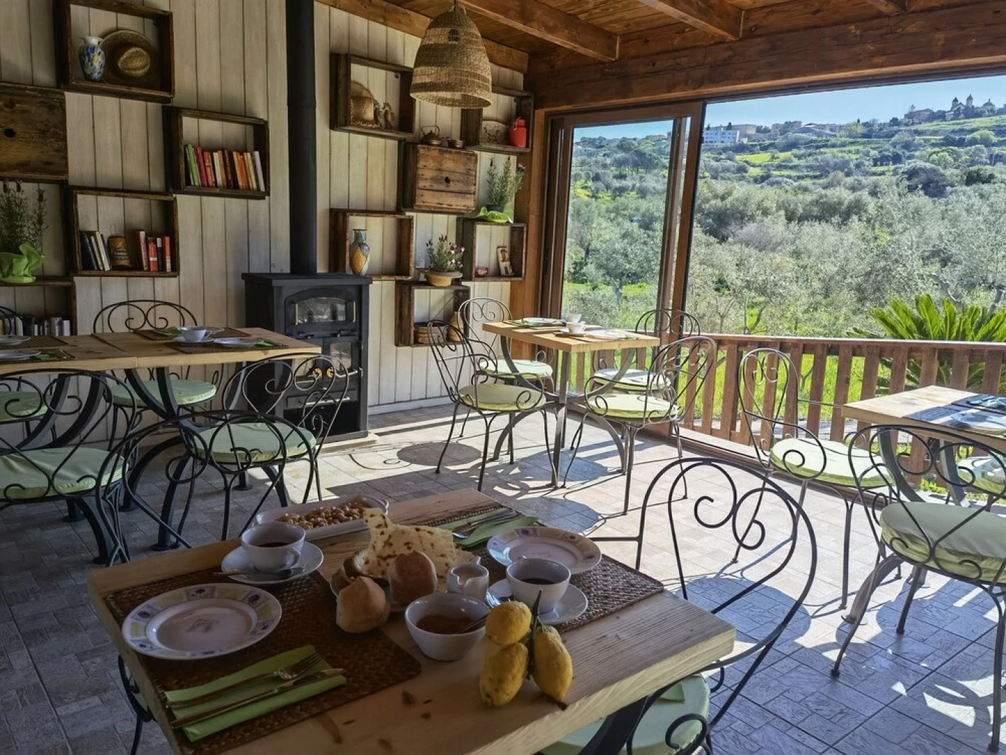 la corte degli ulivi