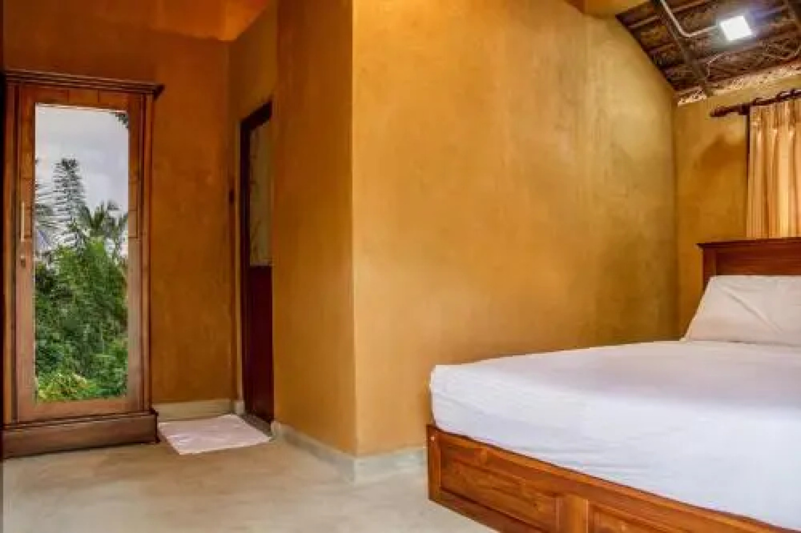 Manusath Holiday Inn