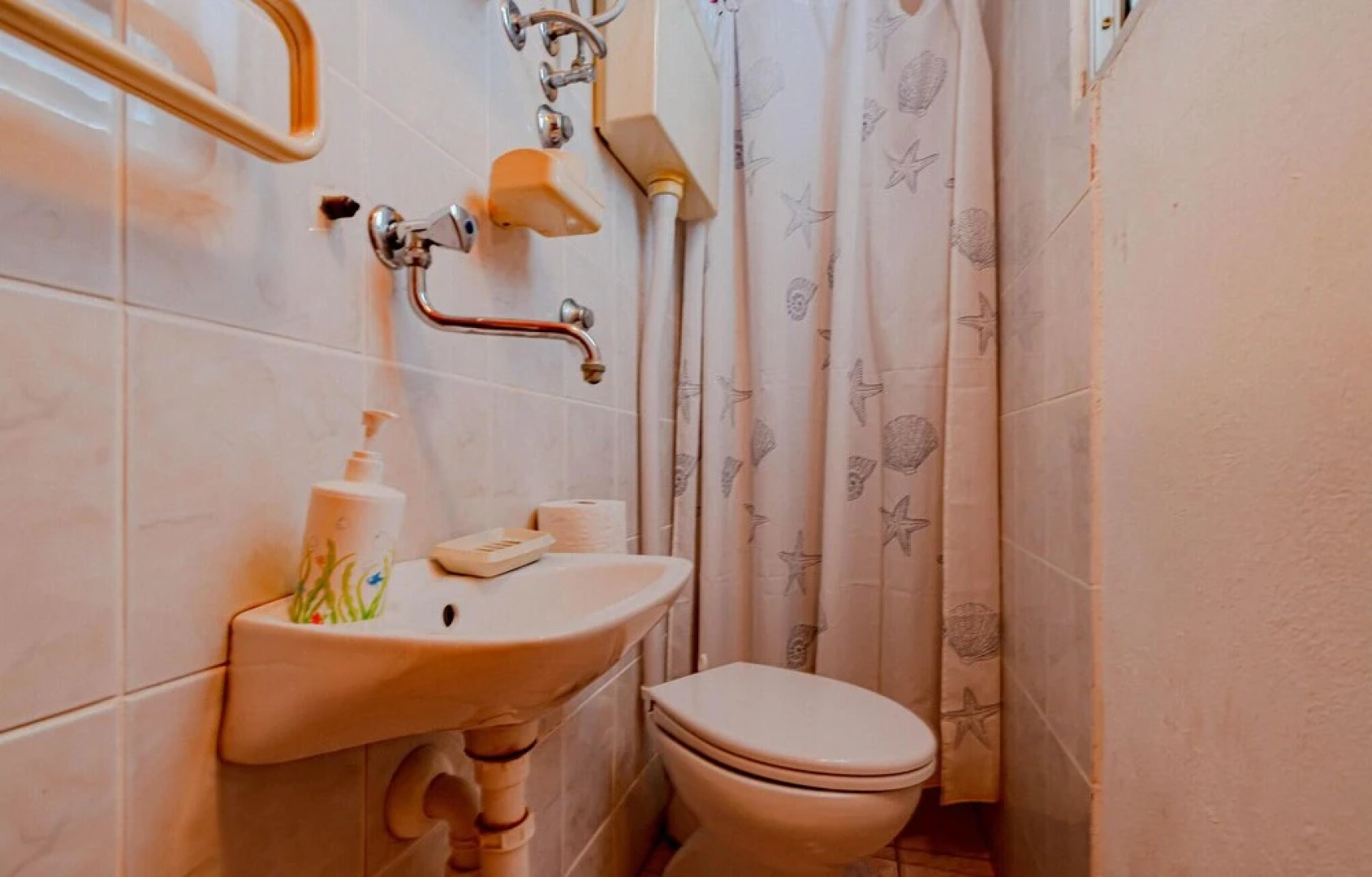 Stunning Home in Zavalatica With Wifi and 4 Bedrooms