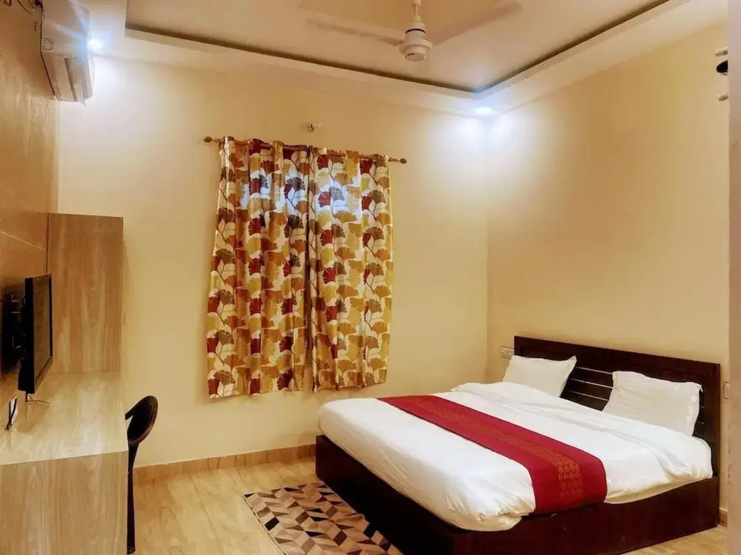 Sunrise Hotel & Restaurant