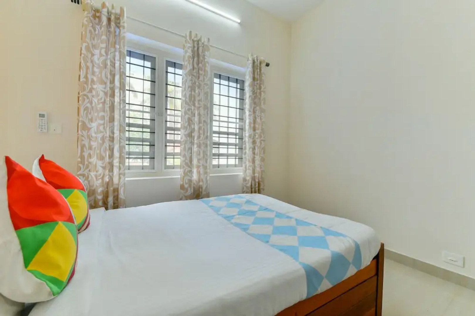 OYO 18602 Home Spacious Stay Near Lulu Mall