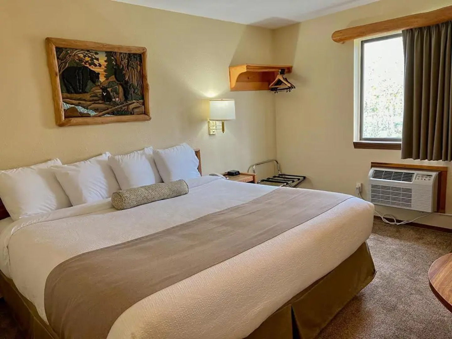 Beartooth Hideaway Inn and Cabins