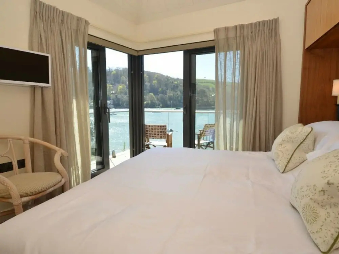 Luxury Holiday Home Just Outside Kingswear, With Beautiful View Over the Water
