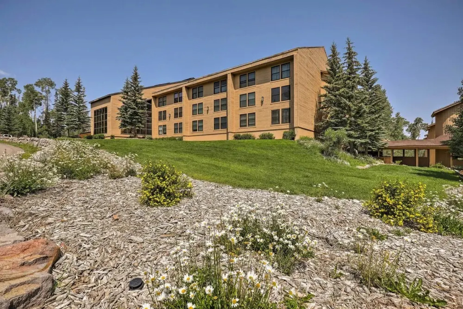 Brian Head Condo w/ Pool Access - Steps to Resort!