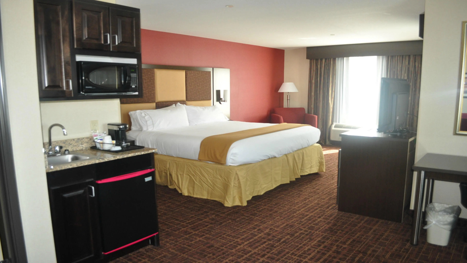 Holiday Inn Express & Suites Greensburg by IHG