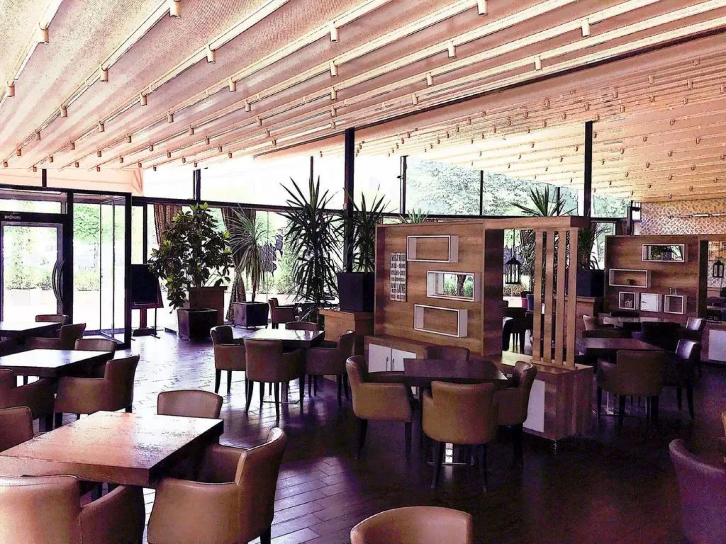 Royal Hotel & Spa