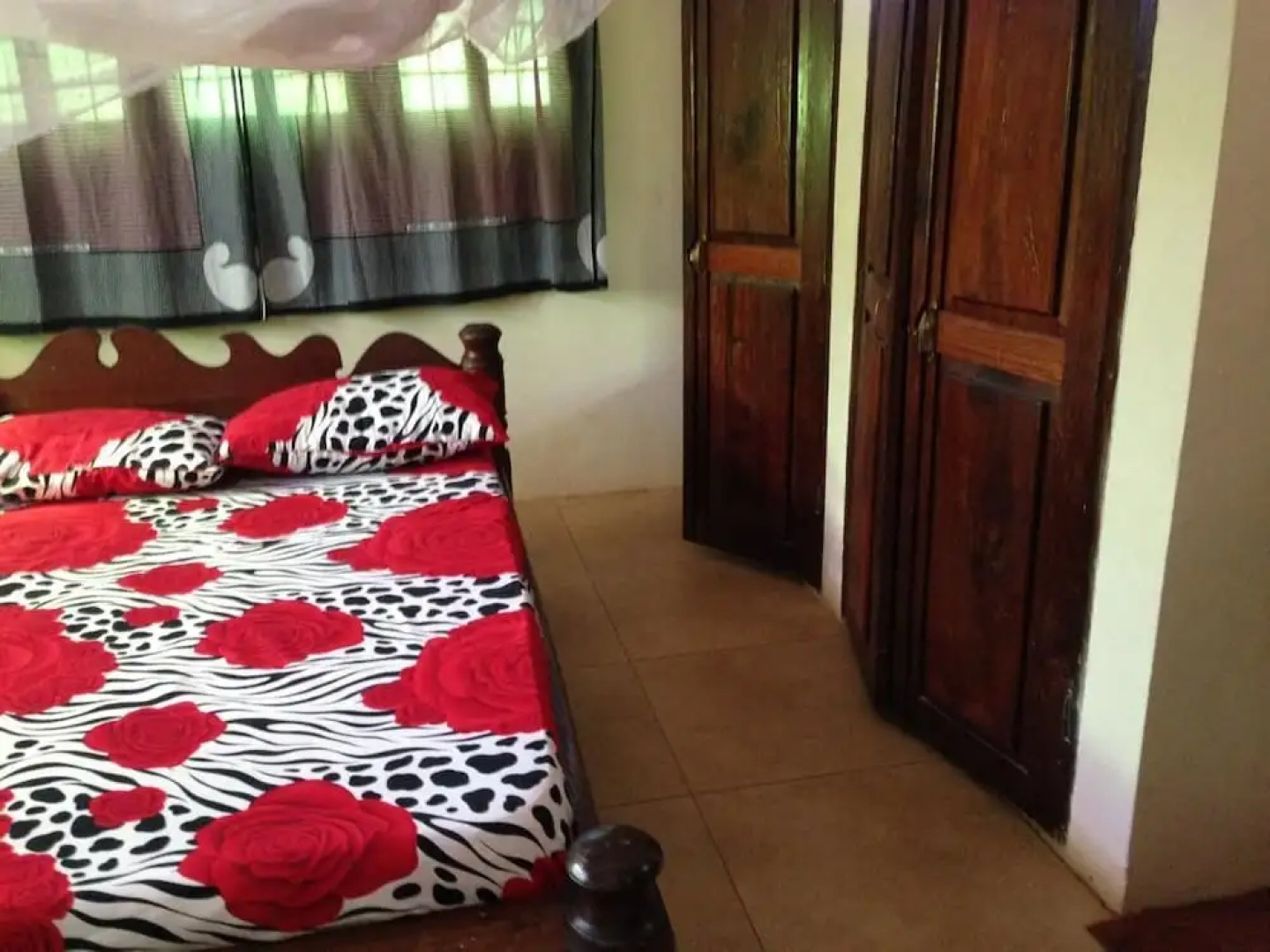 Makunduchi White House Apartment