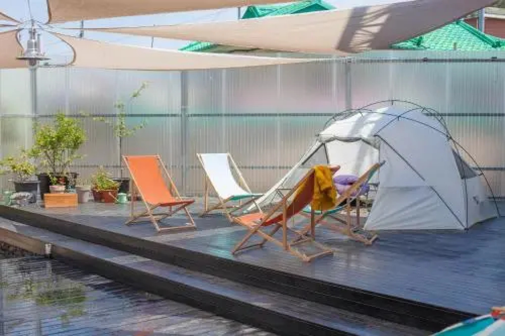 Cat on a Hot Tin Roof