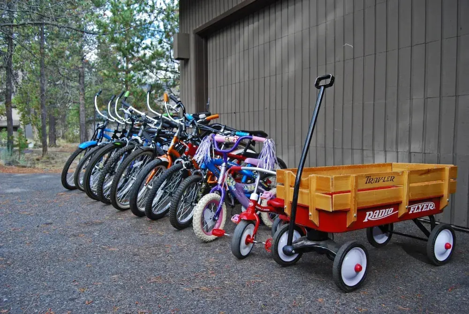 22 Rogue Home with Private Hot Tub, BBQ, and Game Room by RedAwning