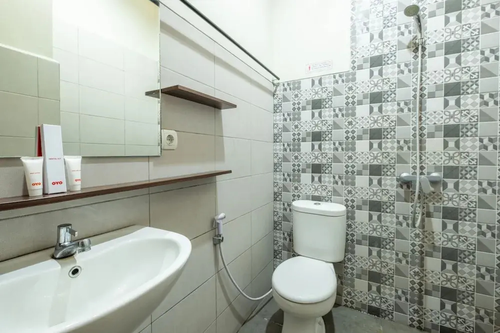 OYO 535 Cileunyi Residence