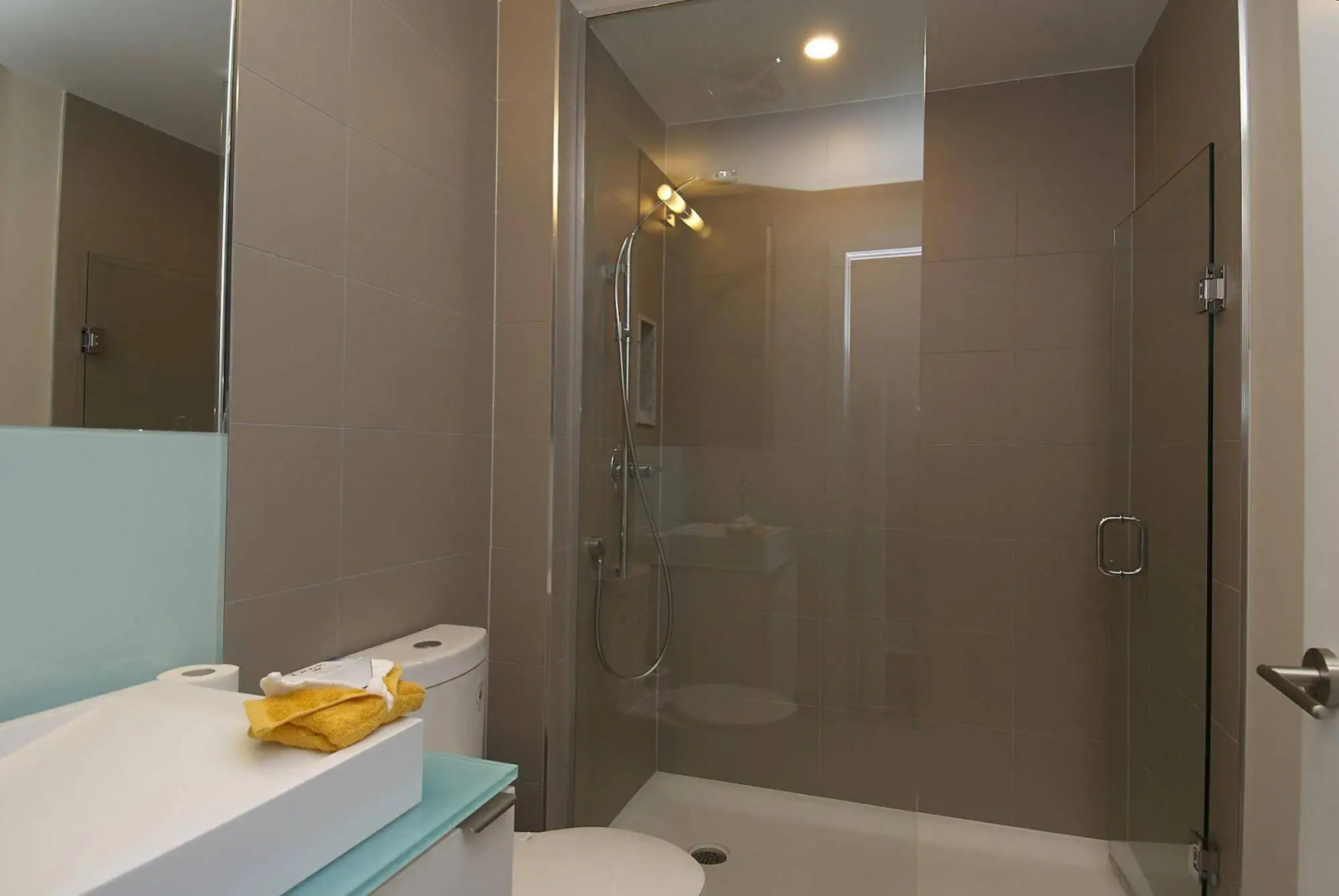 Whitehall Suites - Front Street West