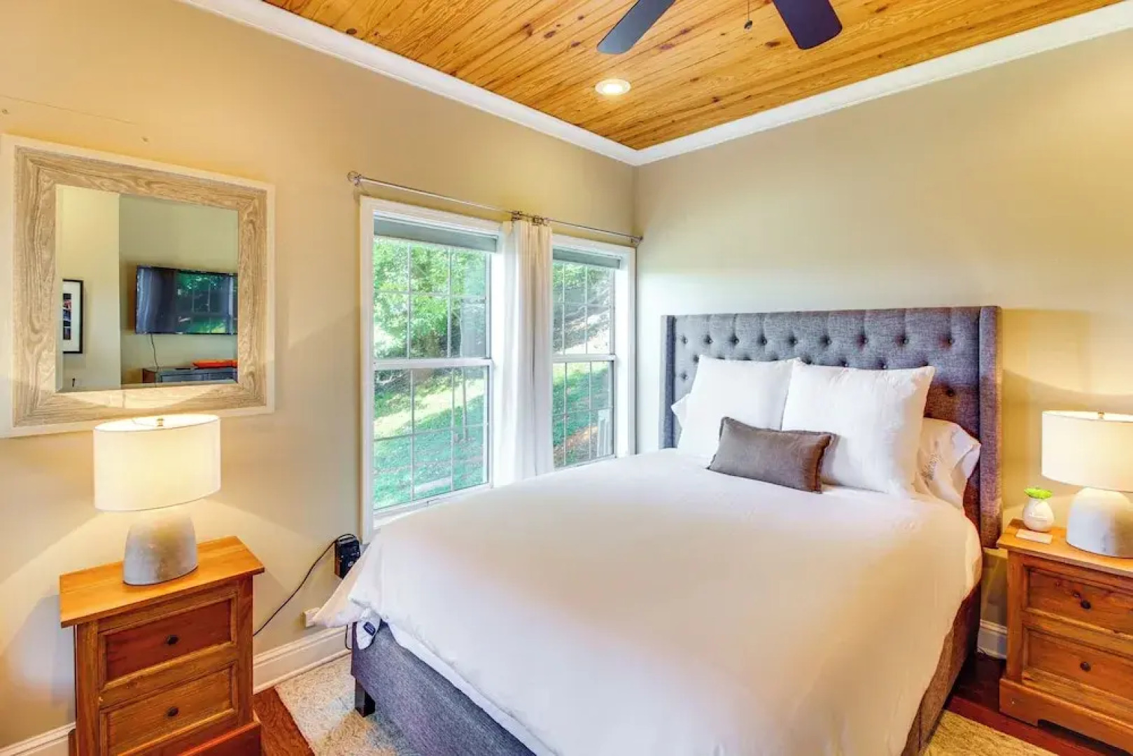 Walk to Marina: Center Hill Lake Family Home