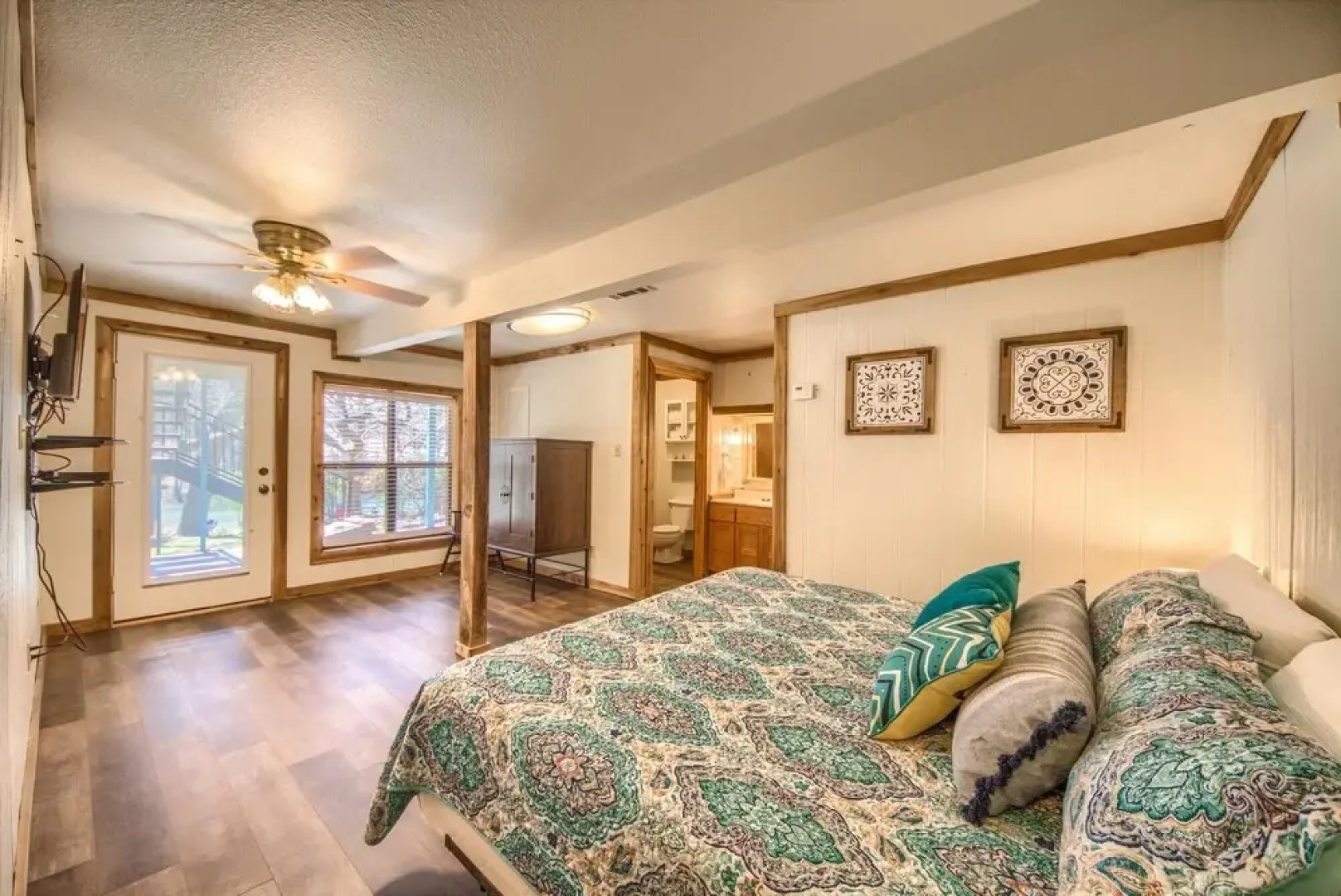 Hondo s River Haus RR 1300