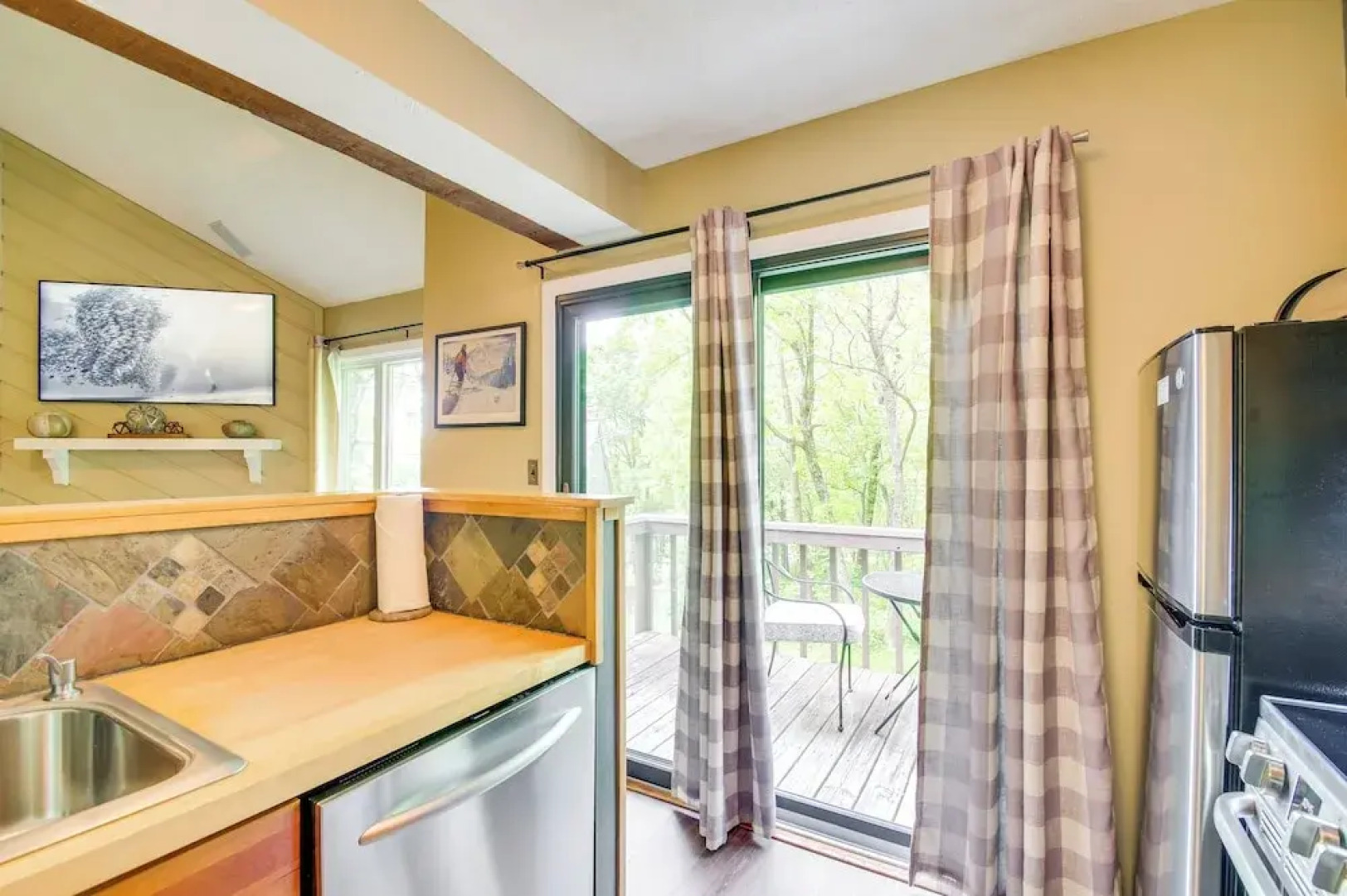 Second-floor Condo w/ Community Pool Access!