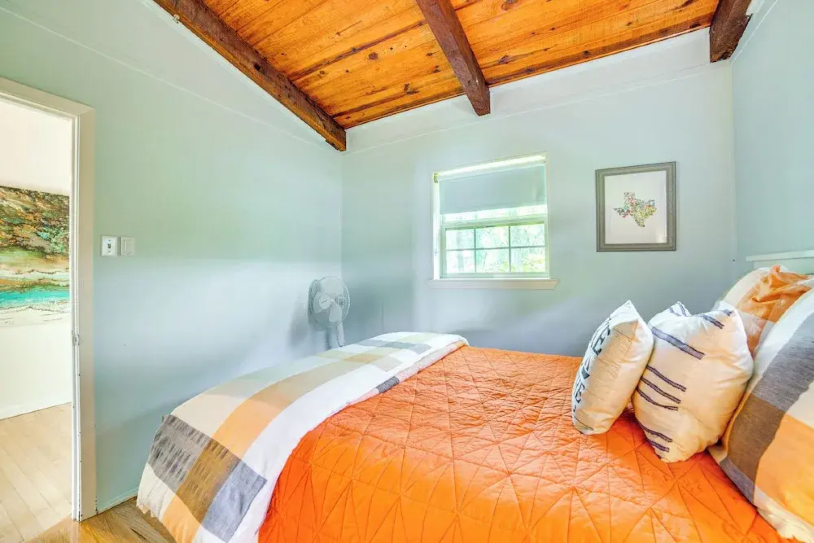 Waterfront Gem on Cedar Creek Lake w/ Deck + Games