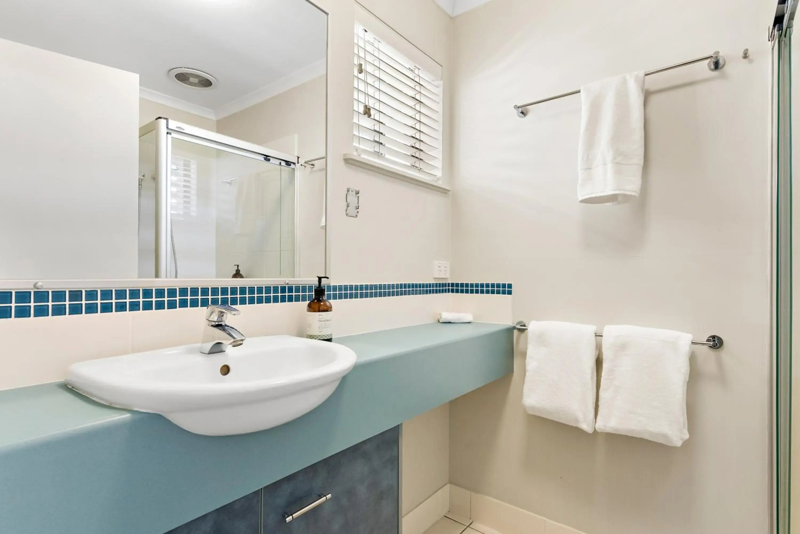 Modern & Stylish 2 Bedroom Townhouse