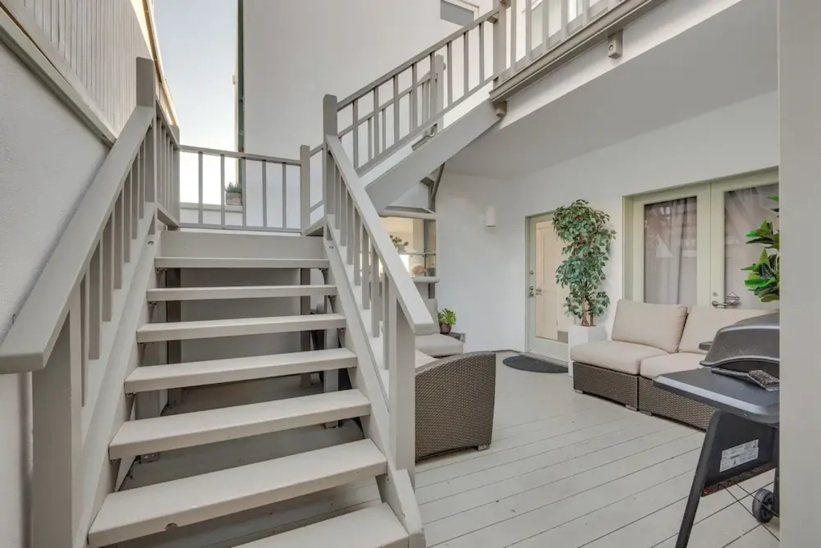 Beachfront Malibu House w/ Sauna & Ocean-view Deck