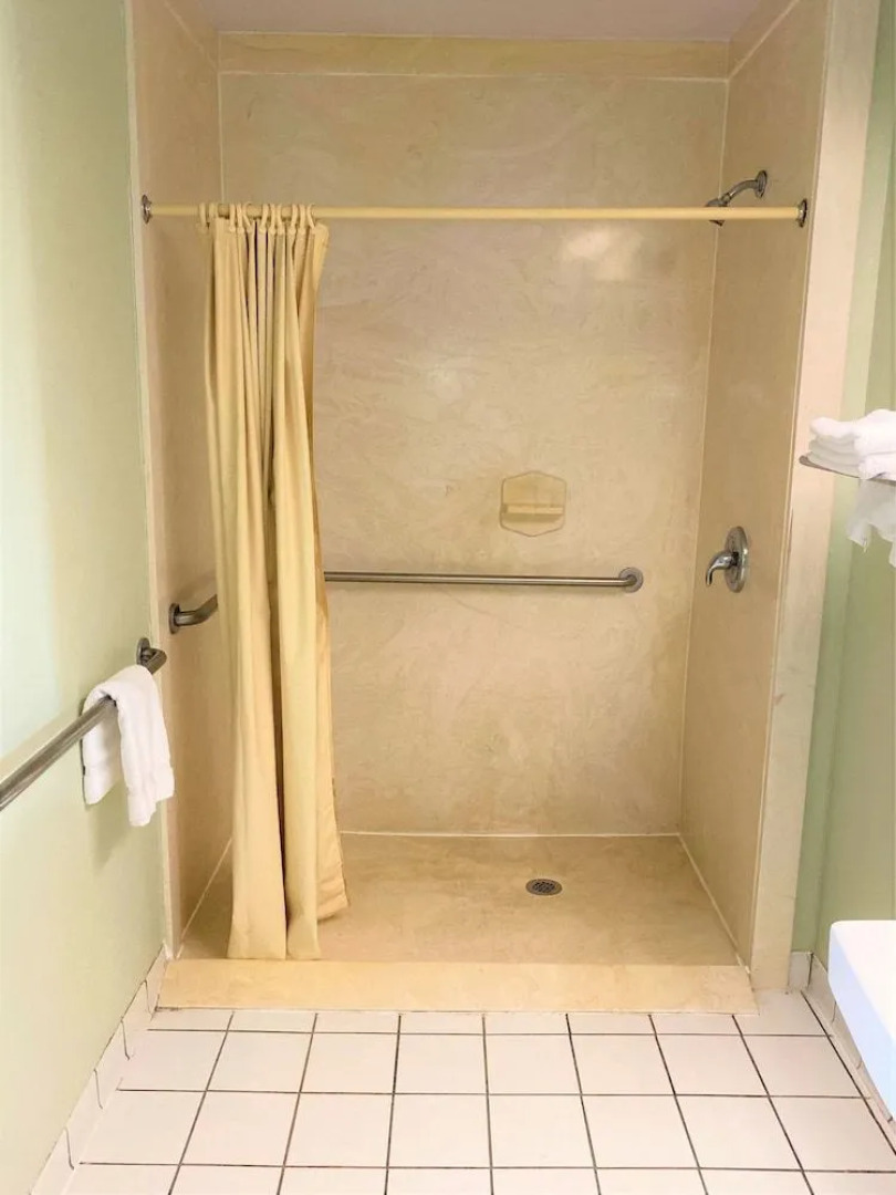 Pine Point Inn & Suites