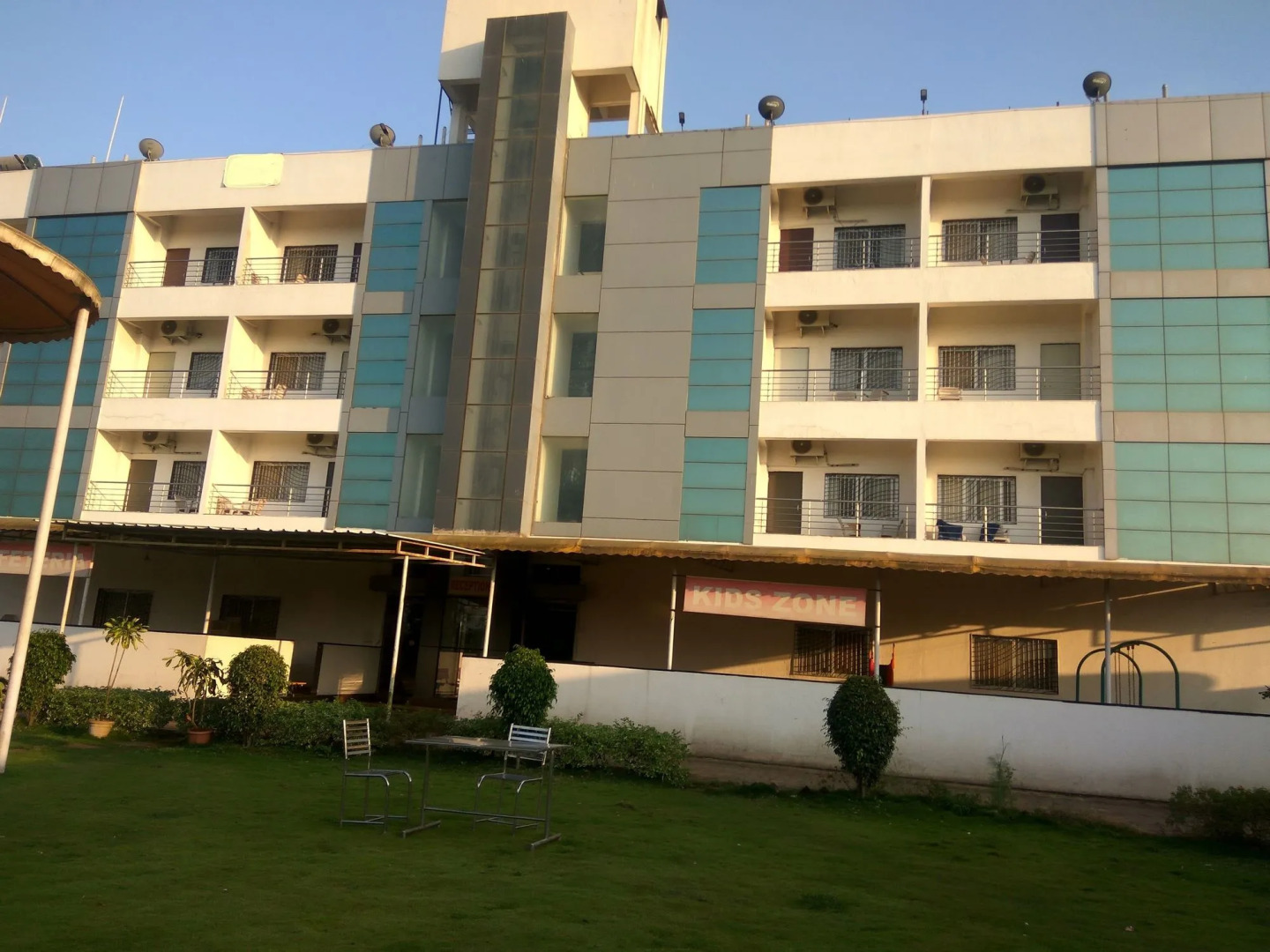 Rajasthani Rajwadi Hotel & Restaurant
