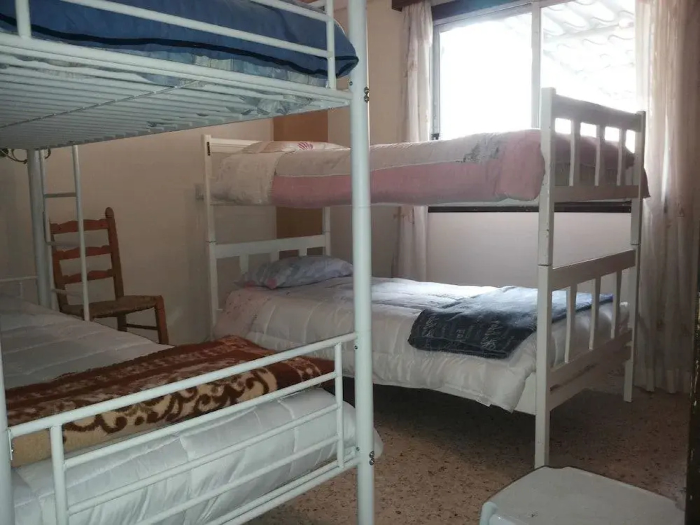 Costas Hostel Action