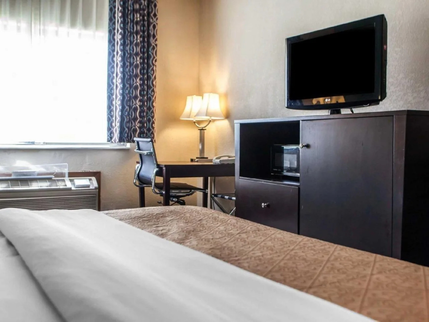 Quality Inn Galesburg near US Highway 34 and I-74