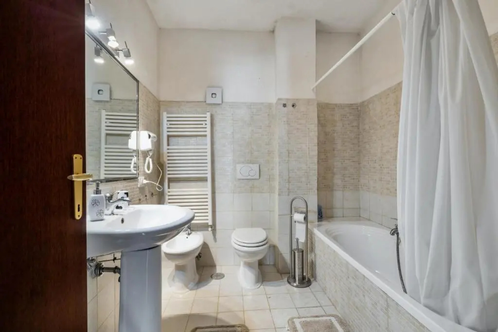 3 bedrooms appartement with private pool jacuzzi and enclosed garden at Fabrica di Roma