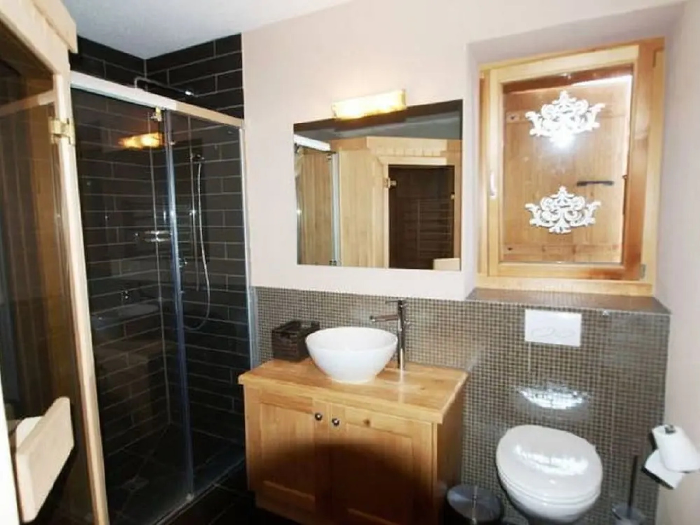 Modern Chalet with Hot Tub in Les Collons