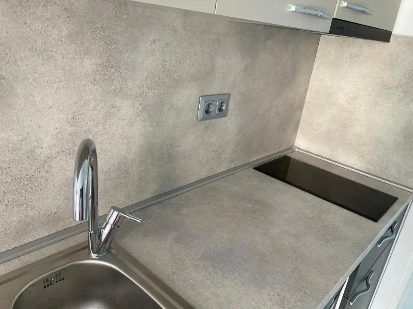 Luka 1 Aparts Polichrono