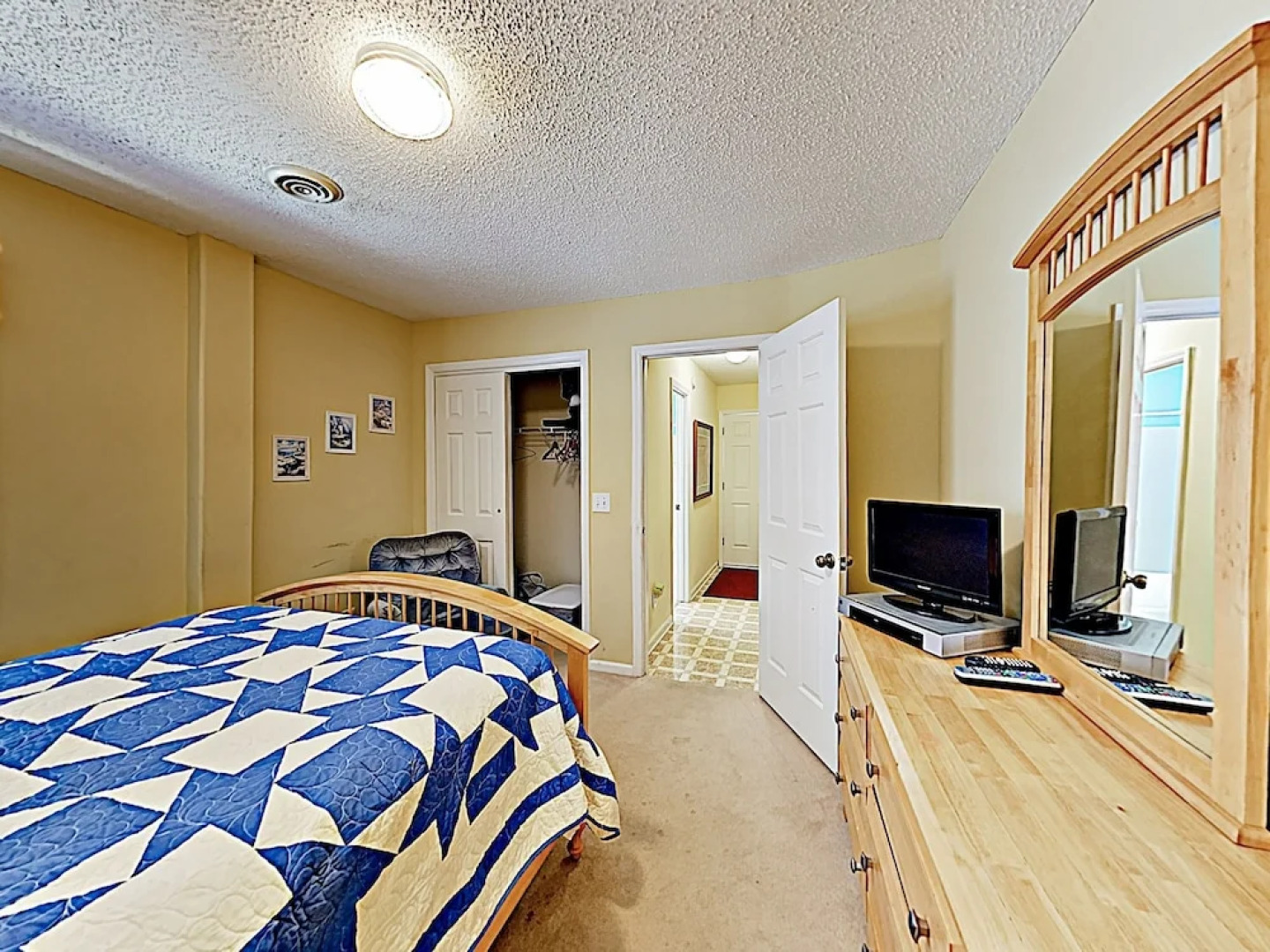 Fish N Hooks W/ Ocean-view Porch, Steps To Beach 5 Bedroom Home