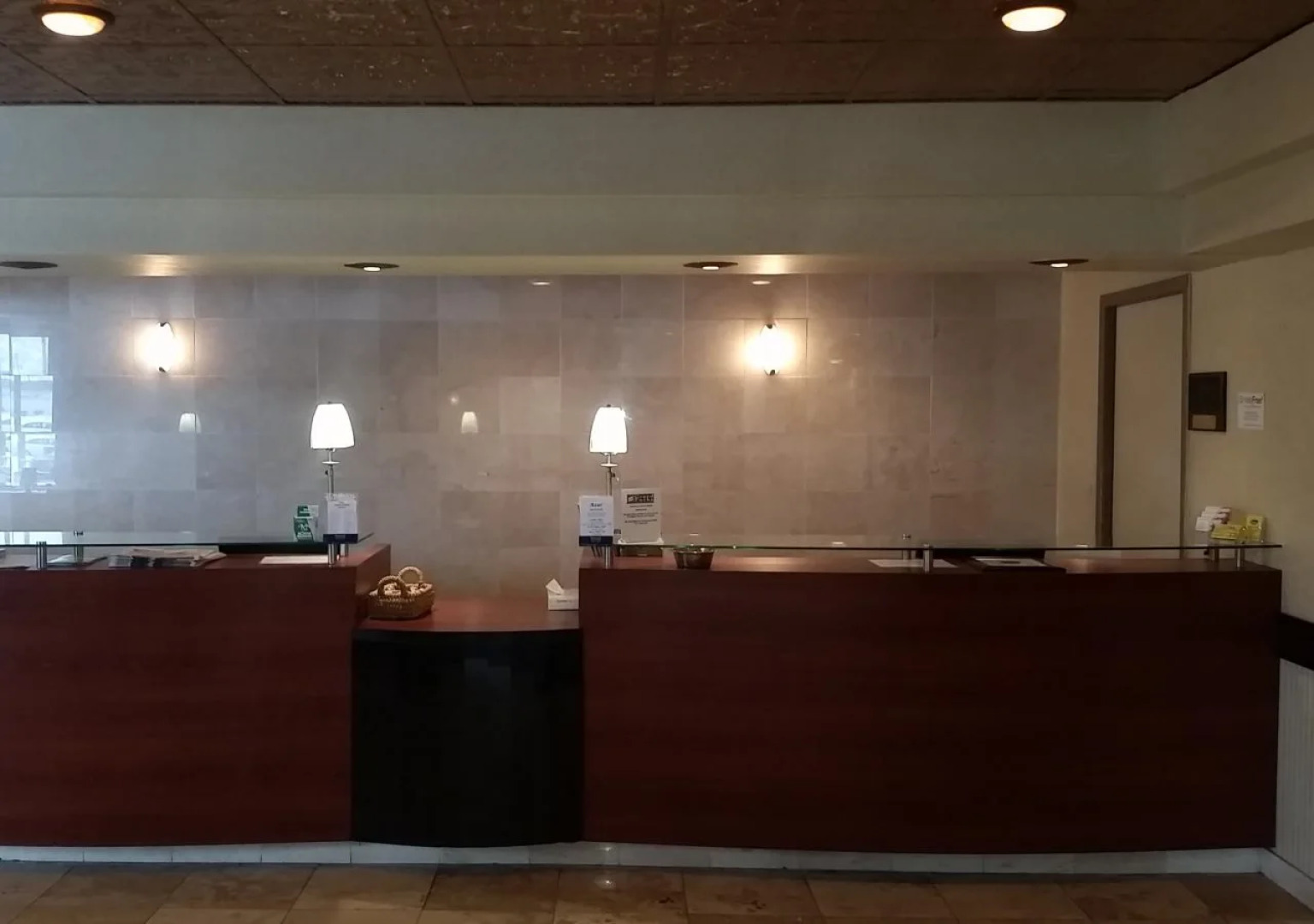 Grand Forks Inn & Suites