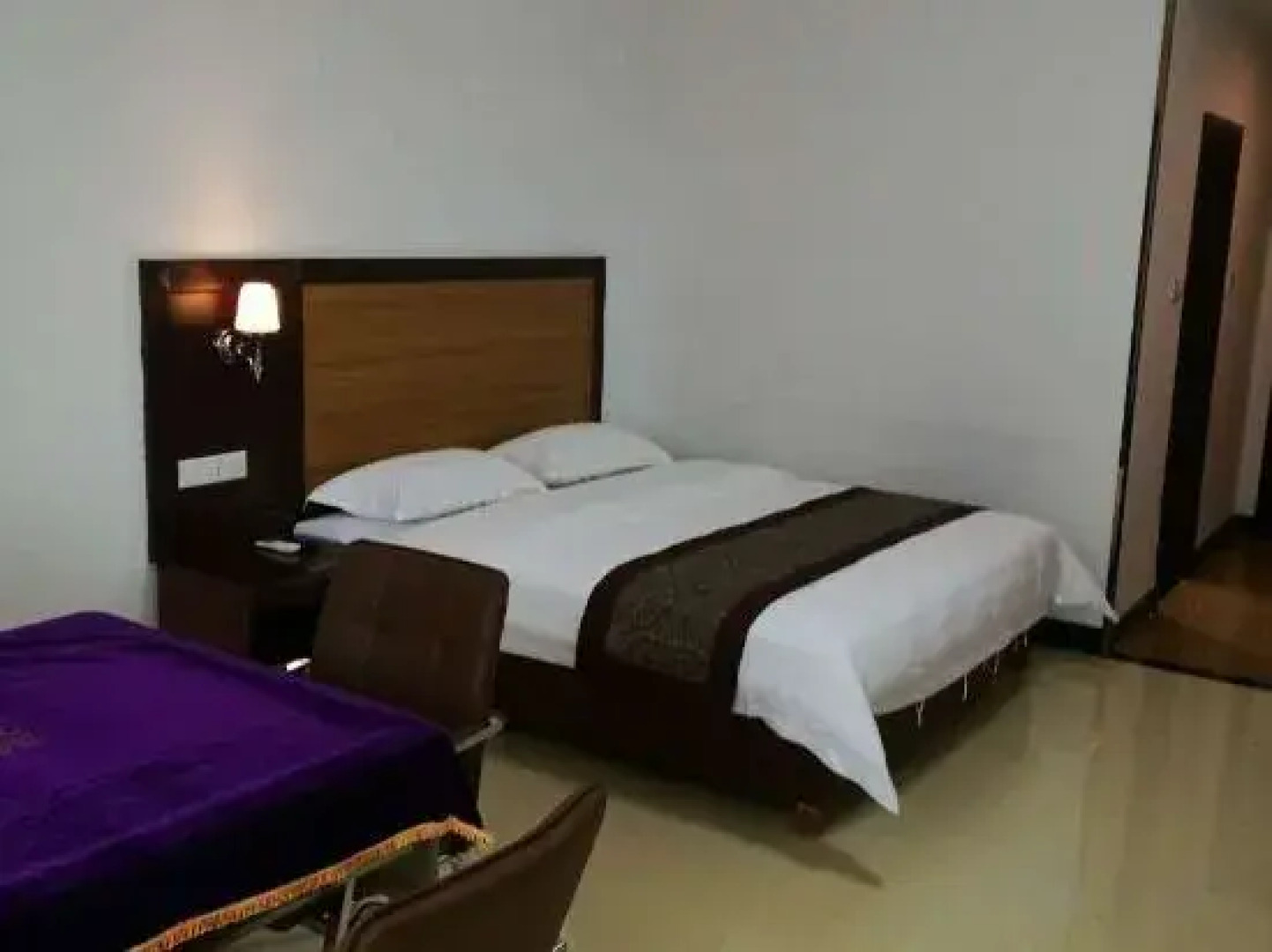 Qiongzhong Jinhao Holiday Hotel