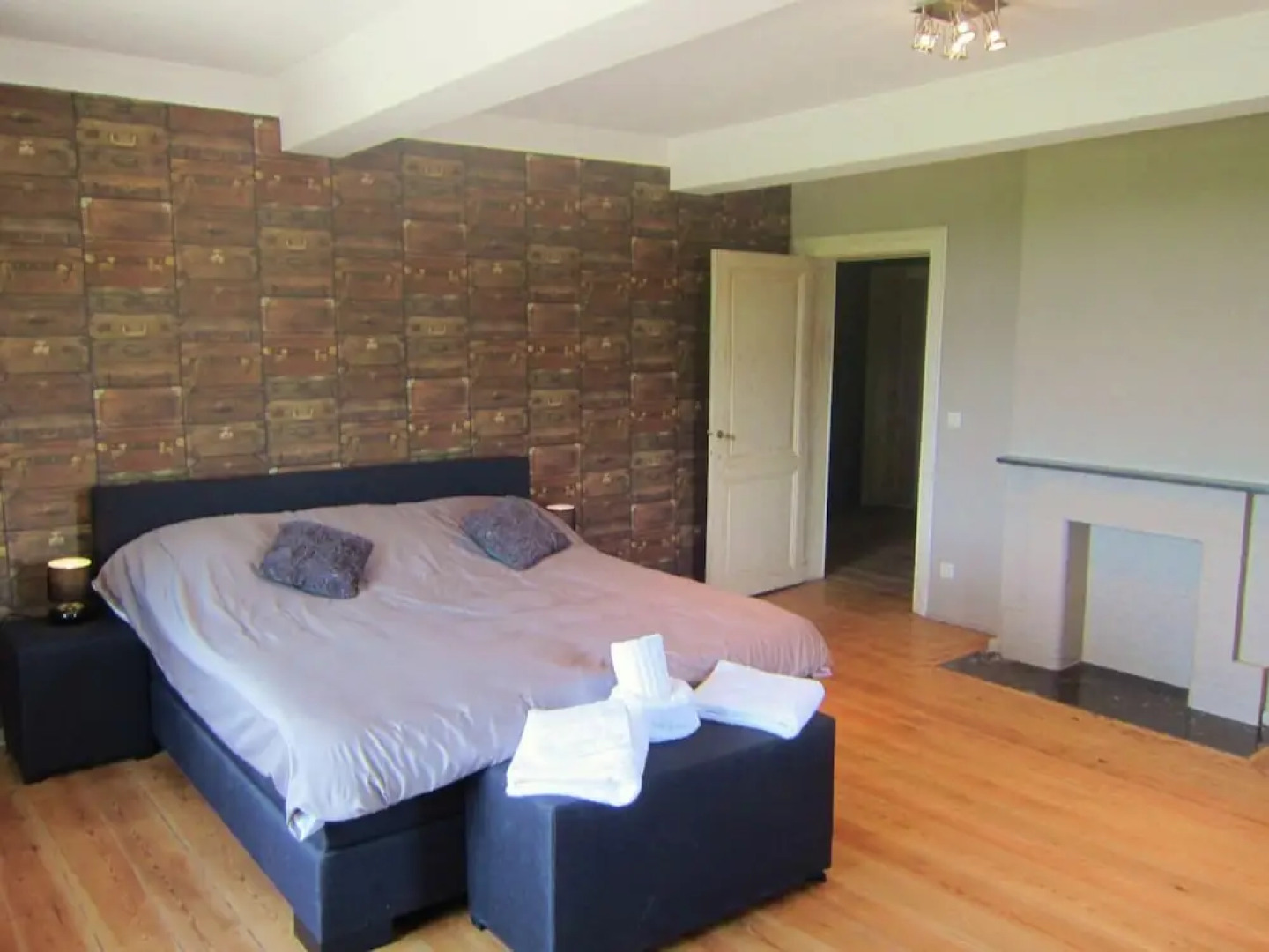 Luxury Castle, Basse-bodeux