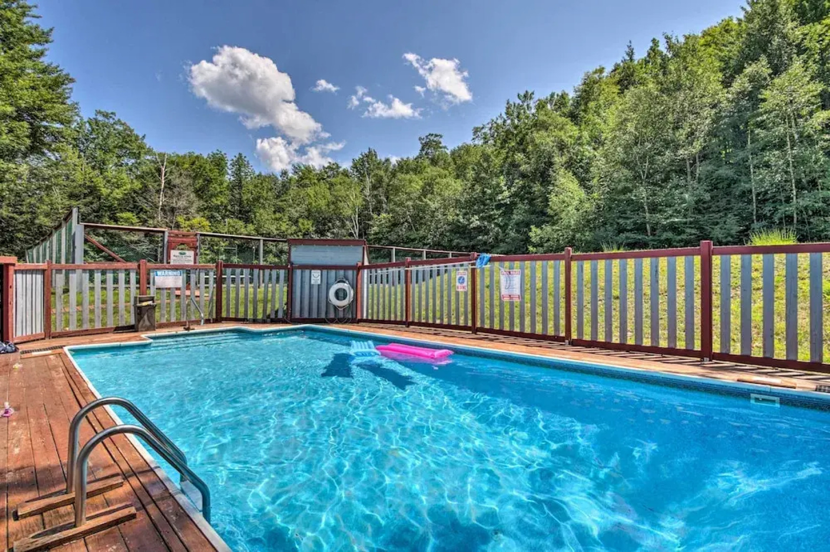 Bartlett Condo w/ Mtn-view Deck < 1 Mi to Skiing!