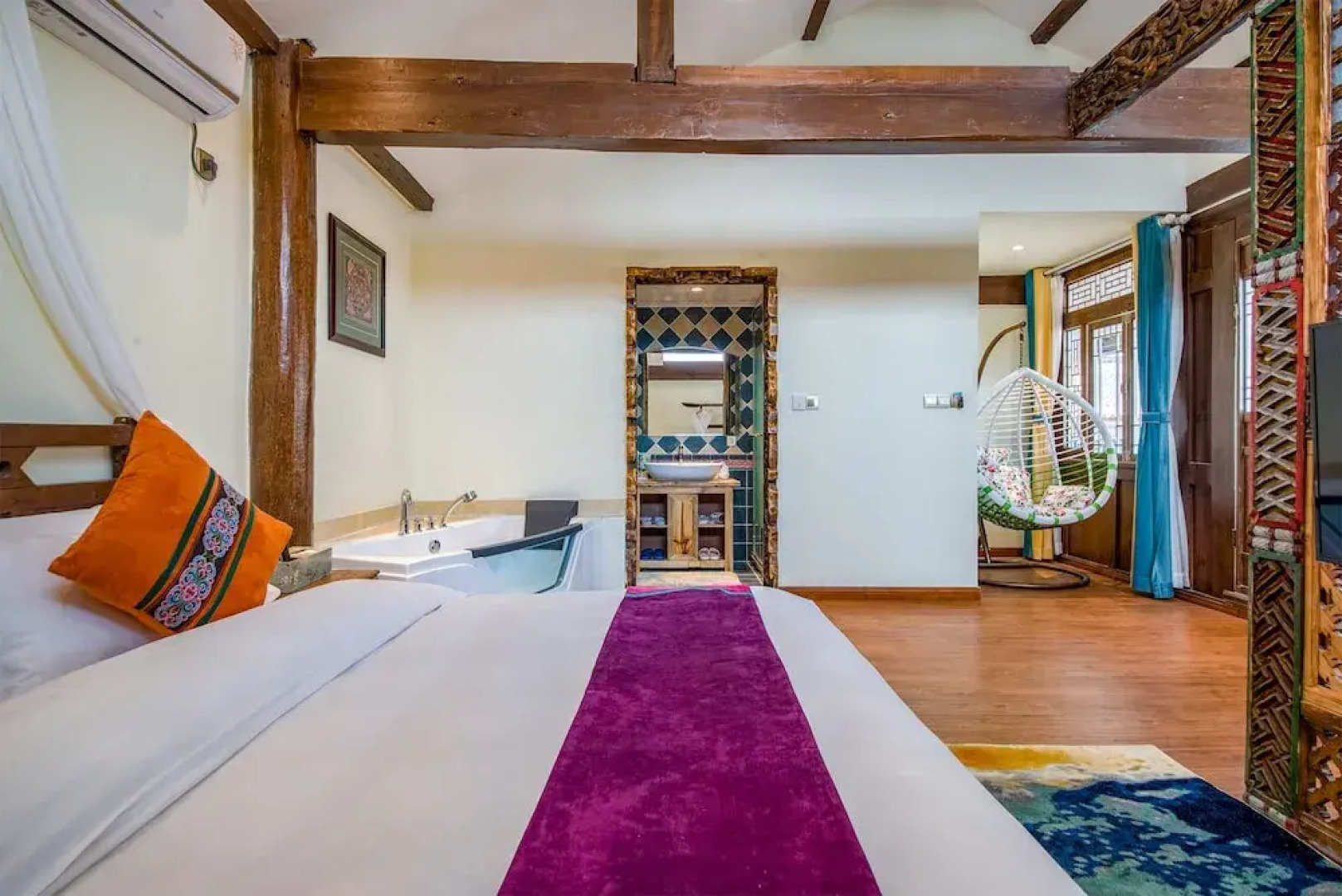 Hua Linglong Courtyard Inn