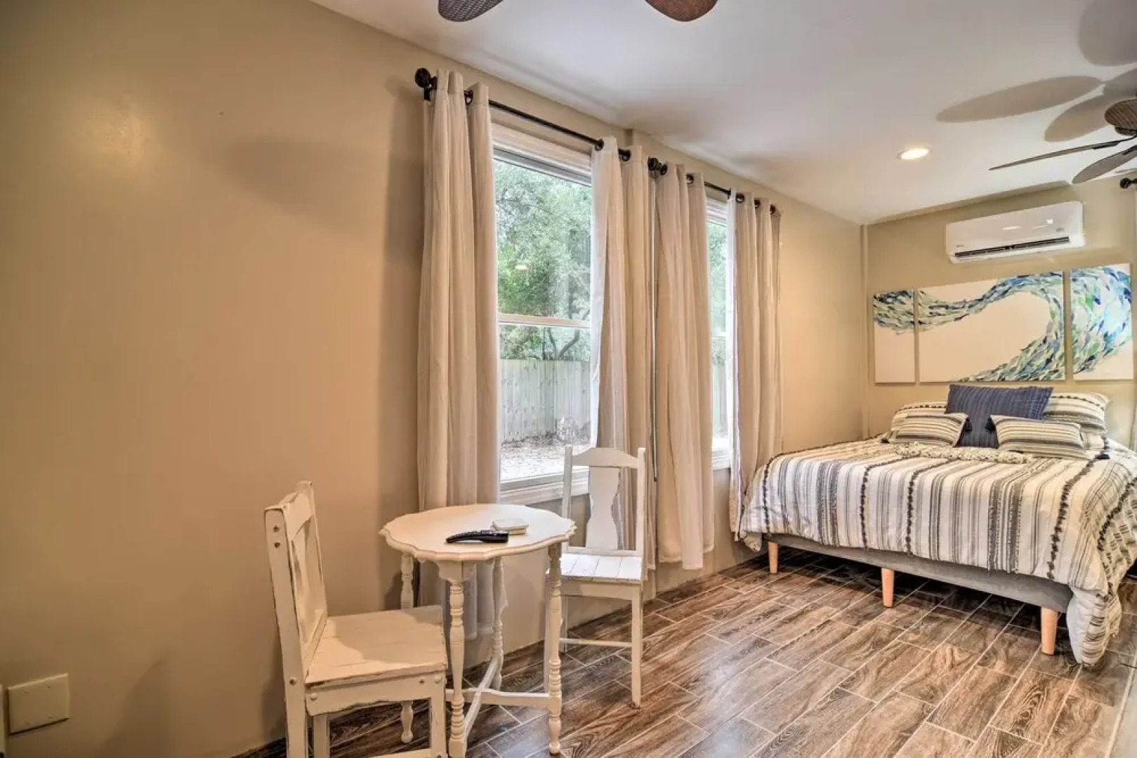 Ozona Studio w/ Shared Deck - Steps to Gulf!