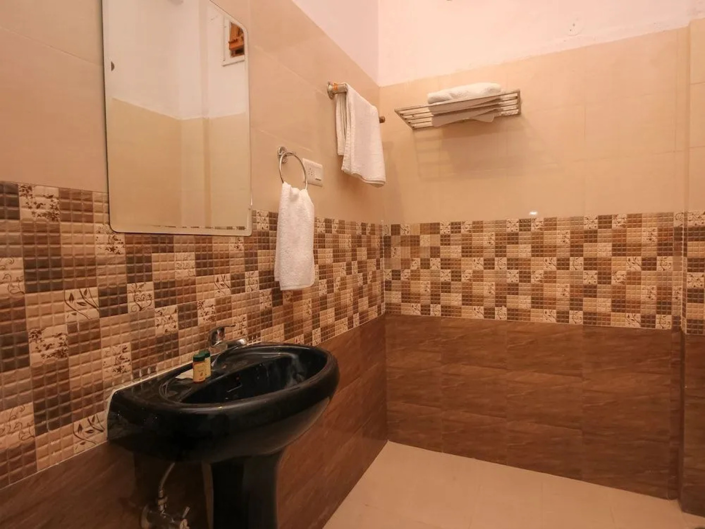 OYO 26672 Funky Town