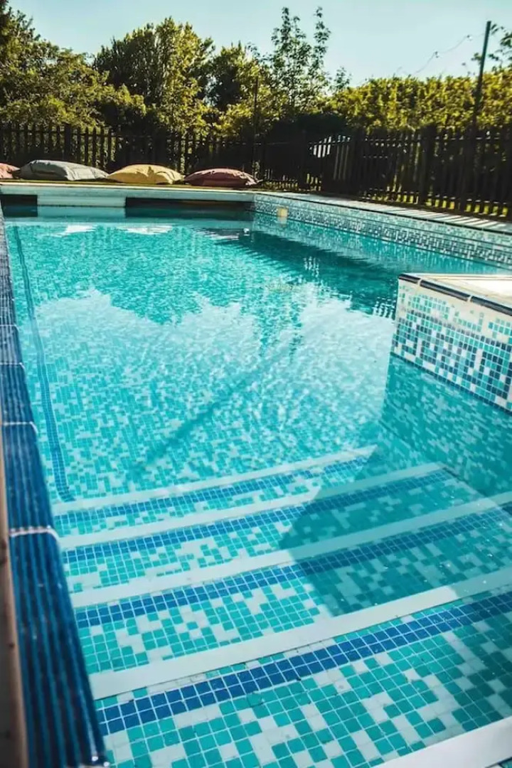 Threeways Retreat With Heated Swimming Pool