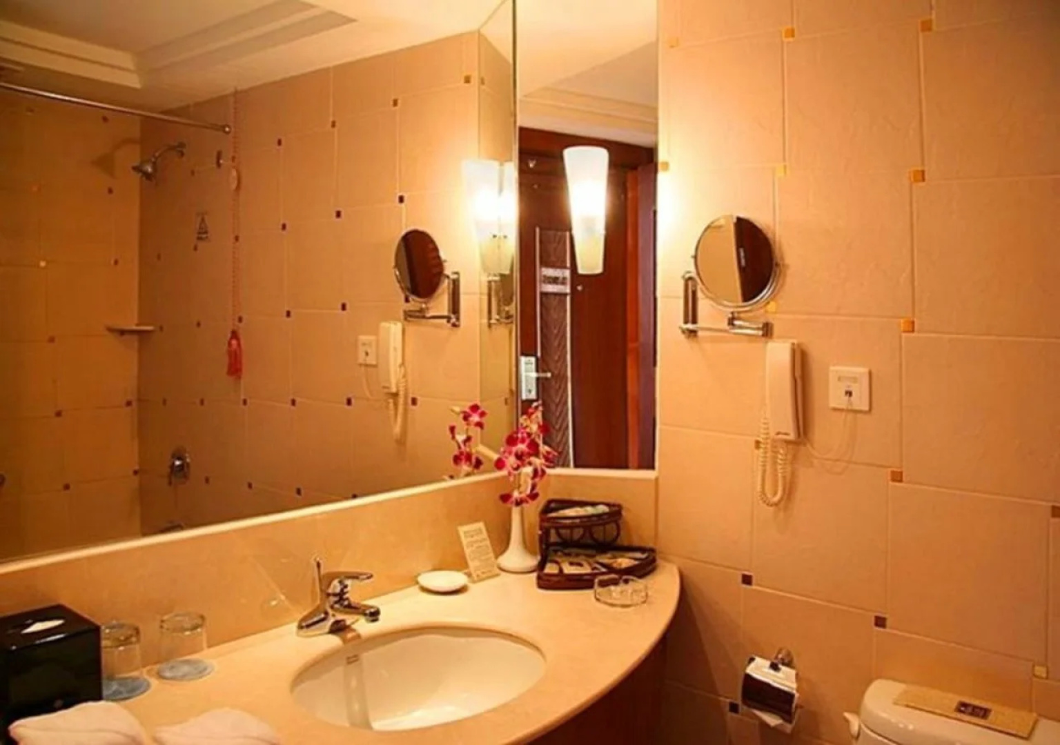 Baohua Harbour View Hotel