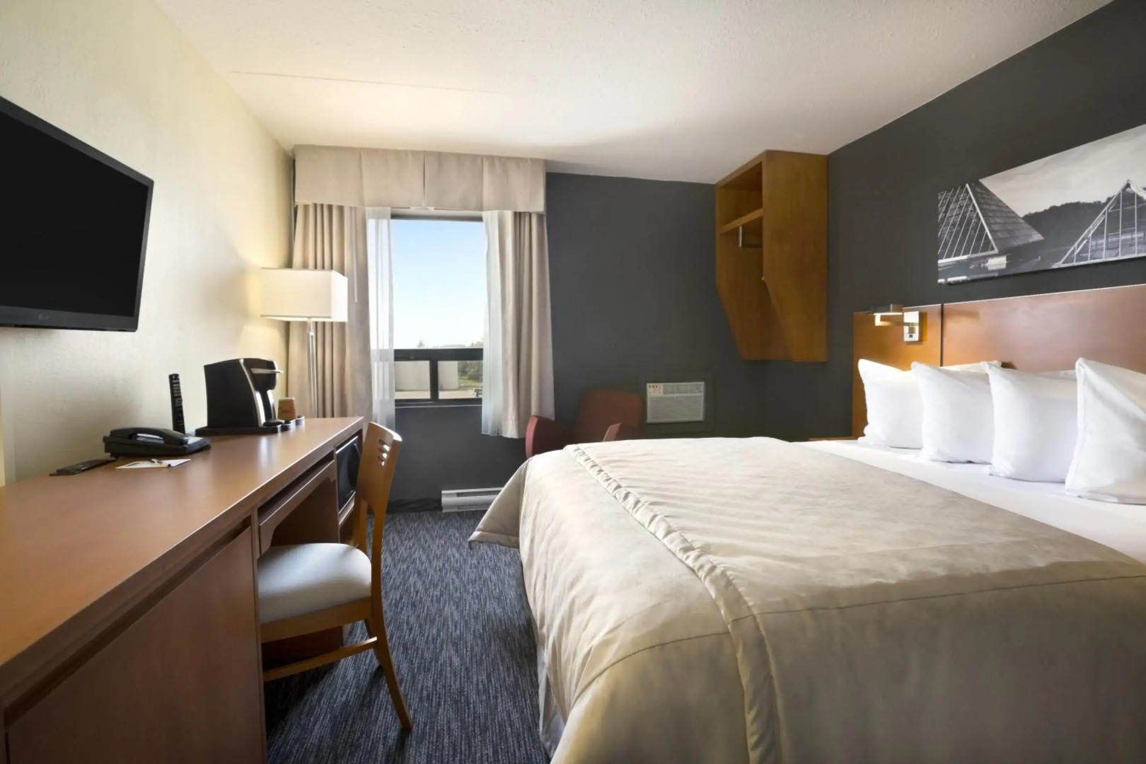 Travelodge by Wyndham Edmonton West