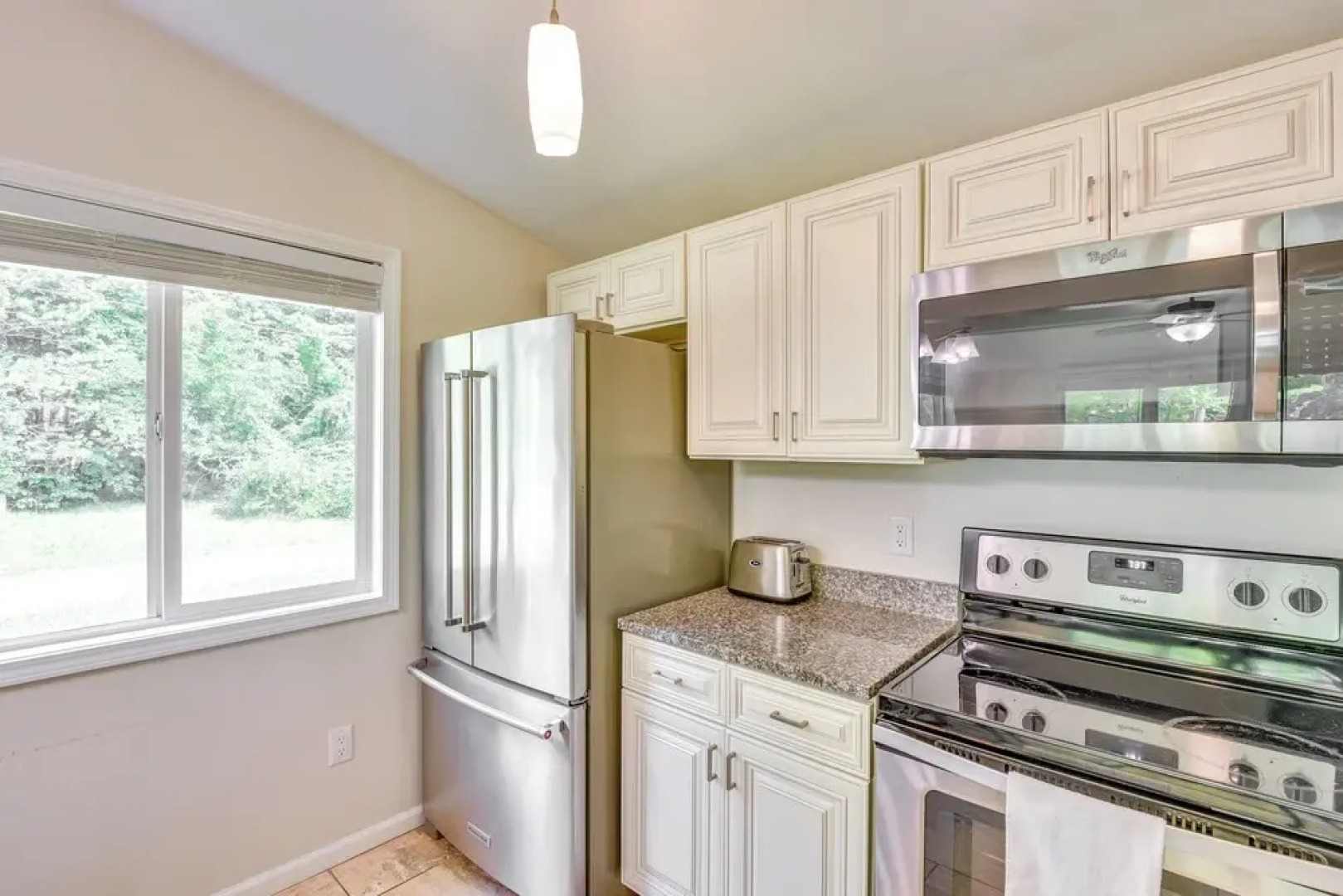 2 Mi to Warren Dunes: Sawyer Apartment w/ Deck!